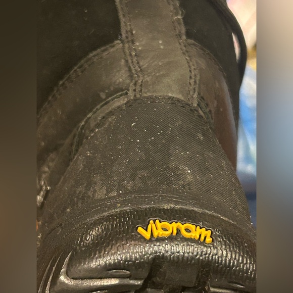 Ugg vibram waterproof boots s/n Adirondack size 9 unisex - Picture 9 of 10